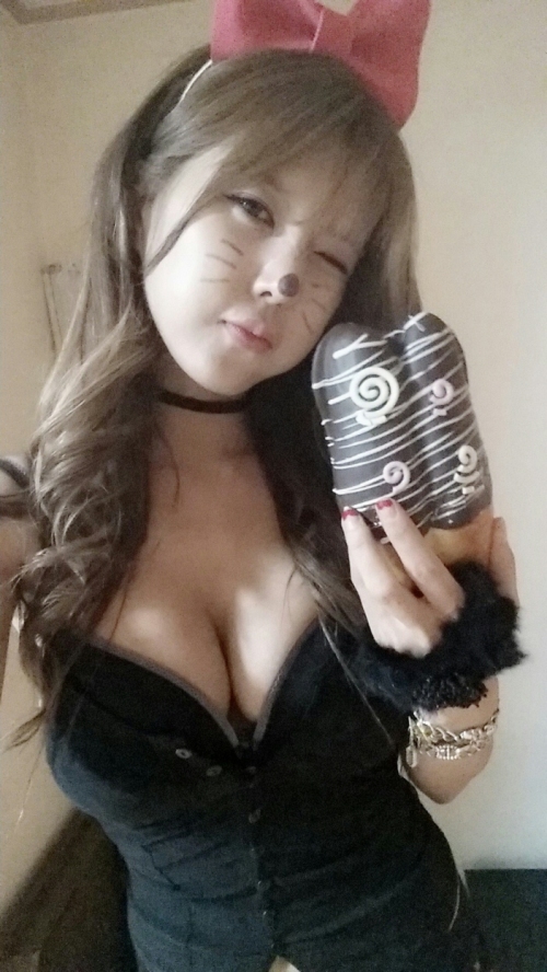 [SW포토] 허윤미, '러브캣' 빼빼로 셀카 귀요미 표정