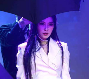 예지의 강렬한 컴백