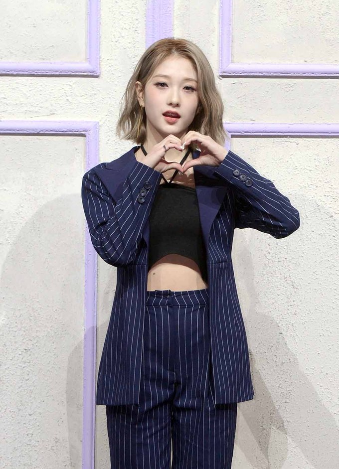 [SW포토]프로미스나인 이서연,'하트 받으세요!'