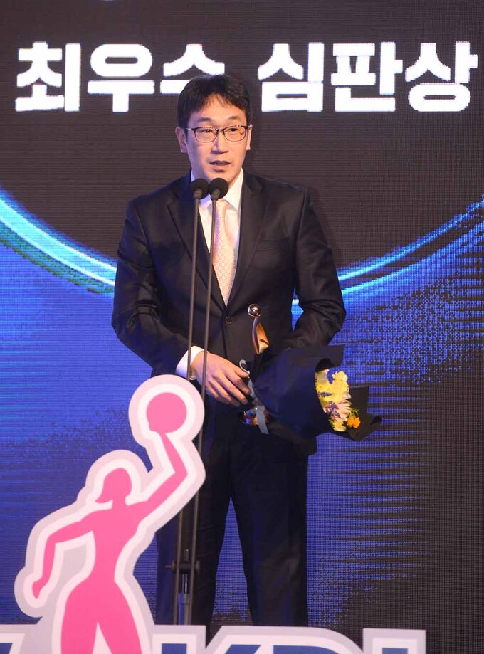 [SW포토]최우수 심판상 수상한 김민석 심판