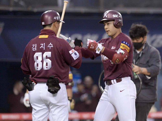 [SW포토]멋진 홈런이였어! 김휘집