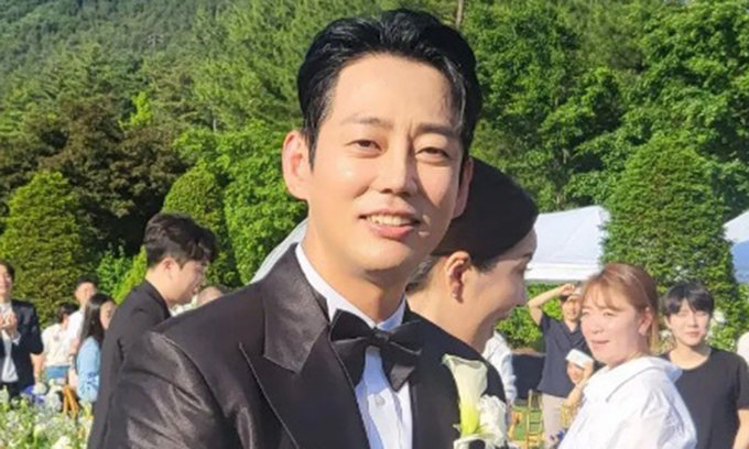 테이, 결혼식 현장 공개…행복한 '5월의 신랑'