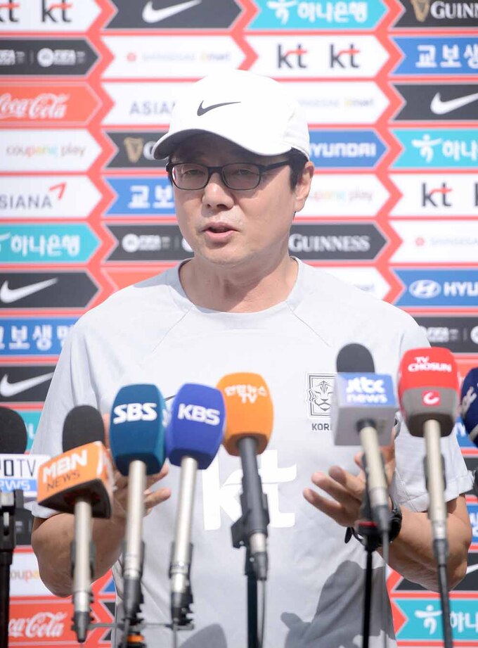 [SW포토]2022 아시안게임 축구대표팀 황선홍 감독