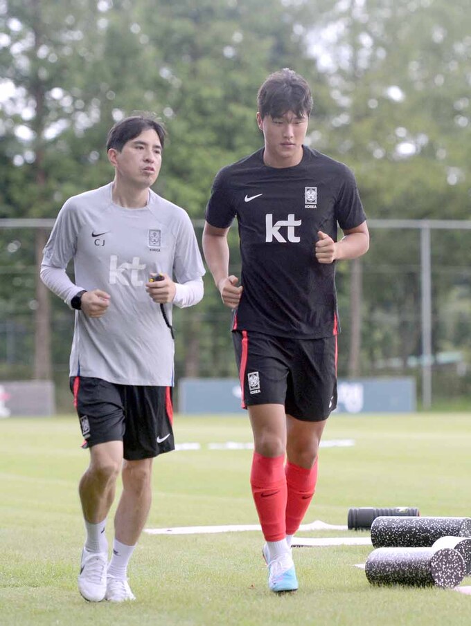 [SW포토]따로 훈련하는 축구대표팀 안재준