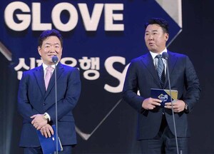 [SW포토]이순철 해설위원과 이범호 코치