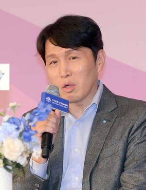 [SW포토]출사표 던지는 우리은행 위성우 감독