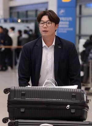 [SW포토]전지훈련 마치고 귀국하는 두산 김민혁