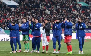 [SW포토]인사하는 한국축구대표팀