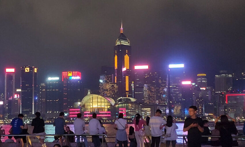 홍콩의 낮과 밤, 색다른 매력이 빛난다