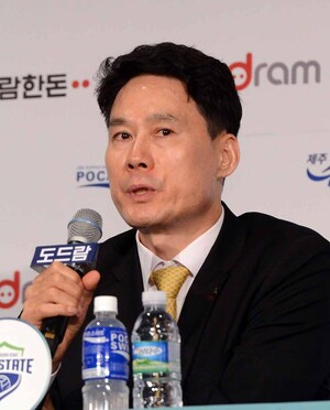 [SW포토]출사표 던지는 현대건설 강성형 감독