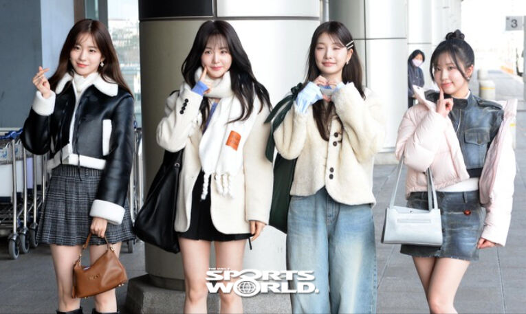 그룹 우아 출국 공항인사[SW포토]