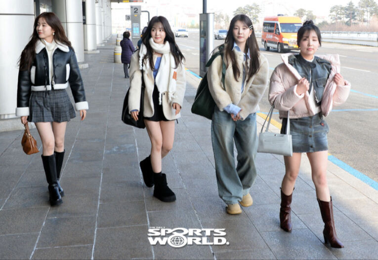 [SW포토] 일본 행사 출국하는 그룹 우아