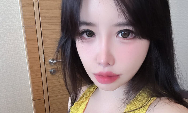 박봄, 부계정에 셀카 근황 업로드