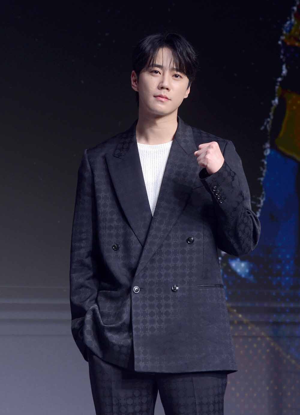 [SW포토]배우 이준영,'주먹포즈 입니다'