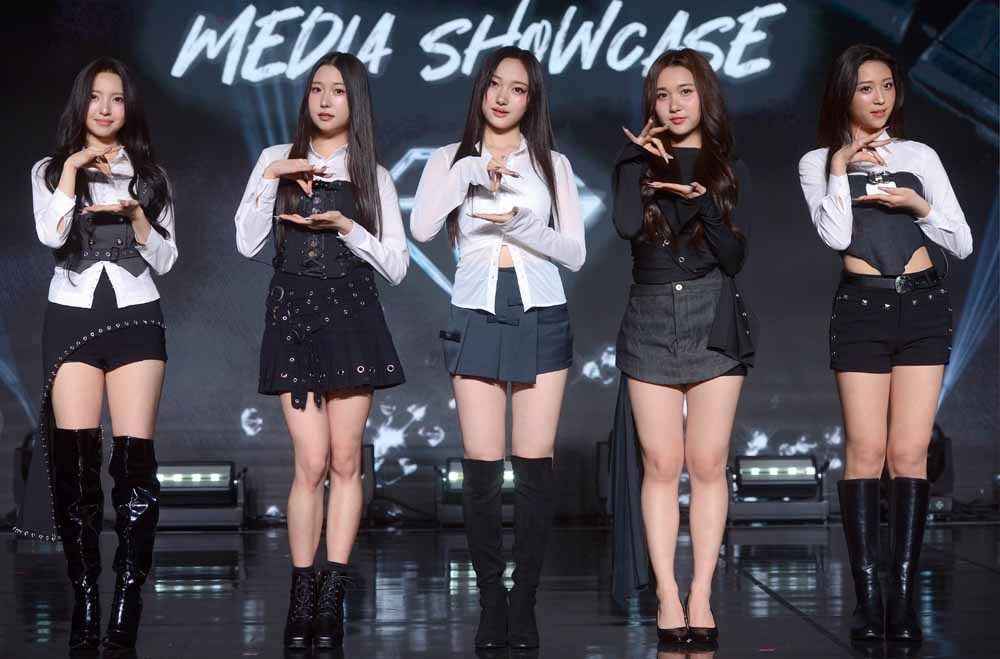 [SW포토]걸그룹 VVS, 데뷔 싱글 'TEA' 발매