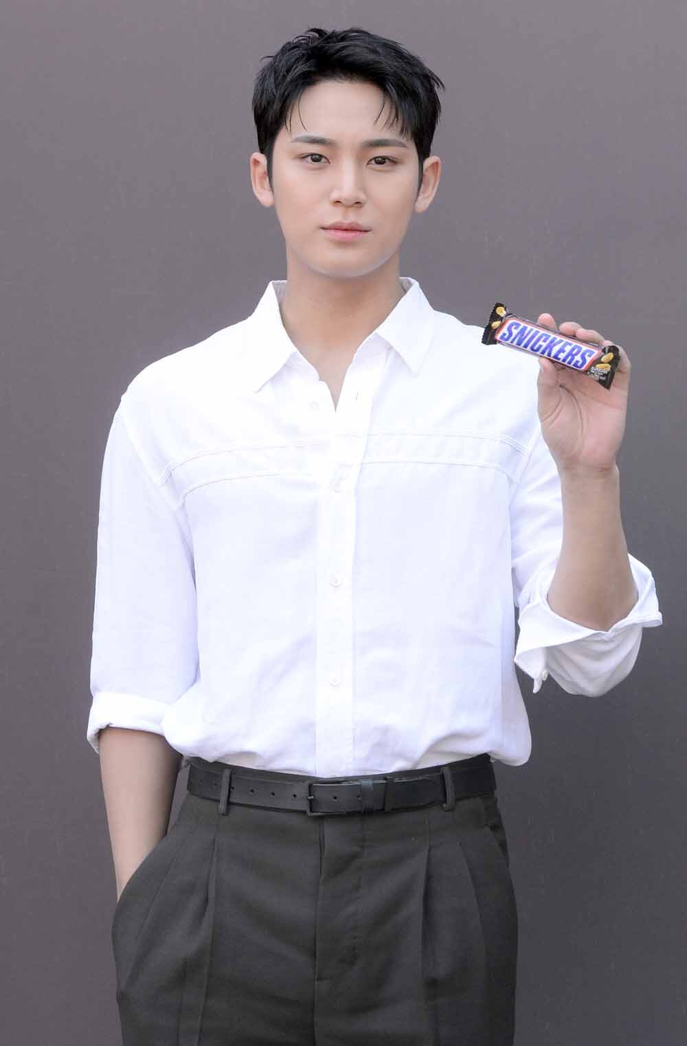 [SW포토]초코바 든 민규