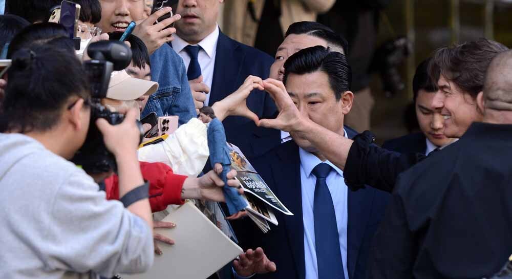 [SW포토]톰 크루즈,'팬과 함께 손하트'