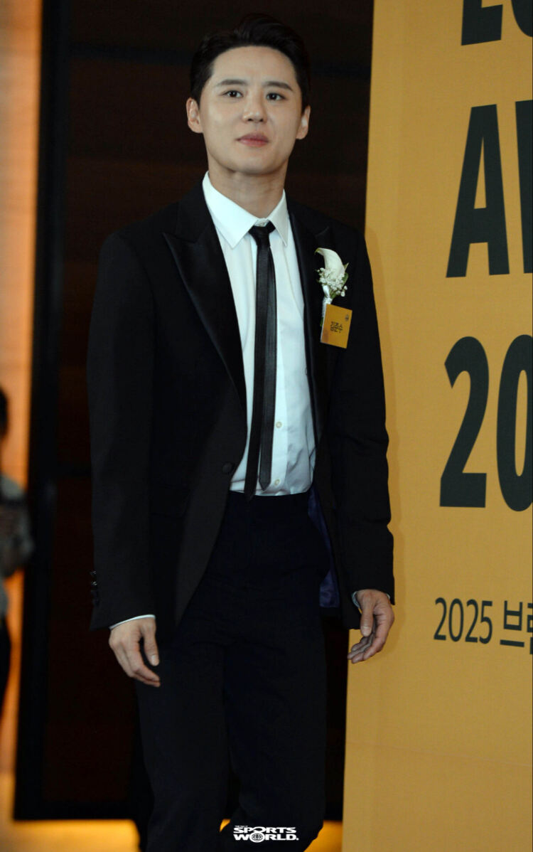 [SW포토] 무대에 오르는 배우 김준수