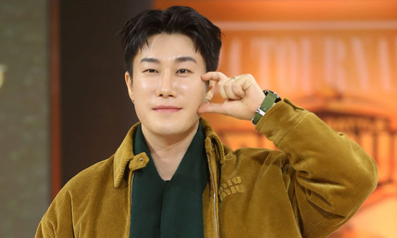 산이, 소속 여가수 집 무단침입으로 피소