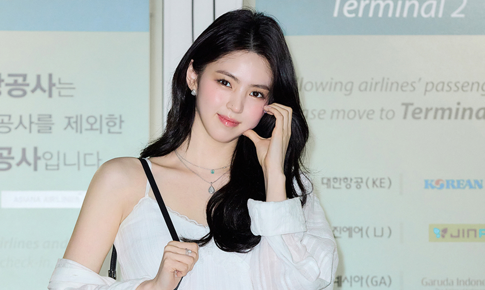 한소희 공항패션, 어두운 밤에도 빛나는 인형 비주얼