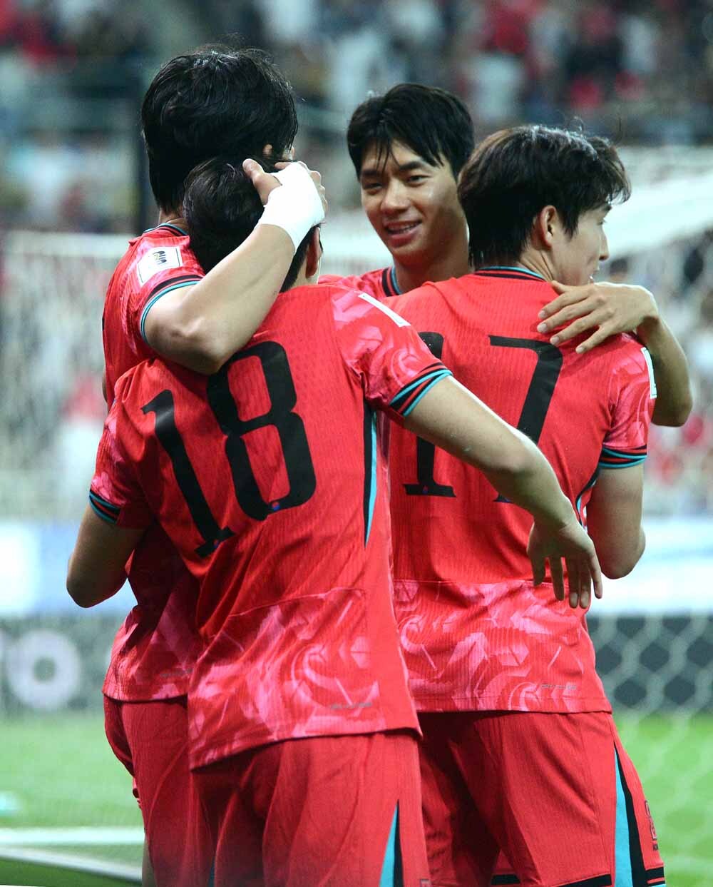 [SW포토]골 넣고 축하받는 이강인