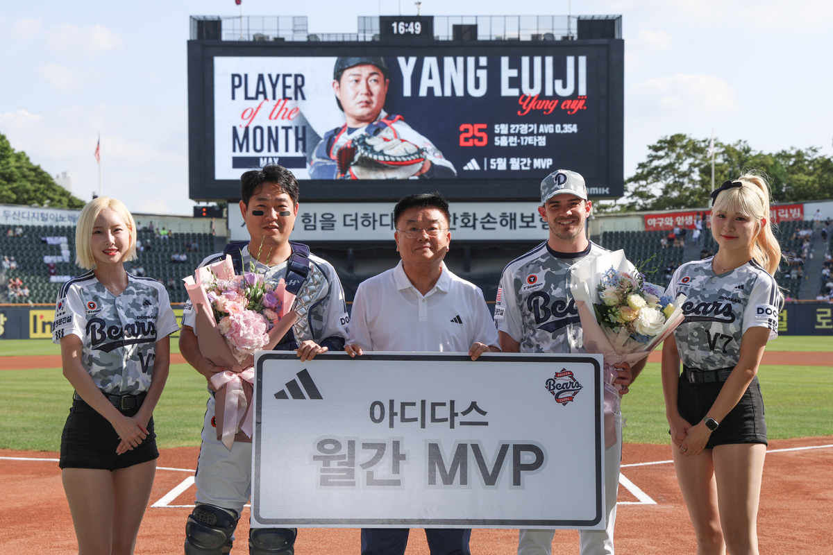 공수 기둥+꾸준투 활약… 두산 양의지·잭로그, 아디다스 5월 MVP 선정