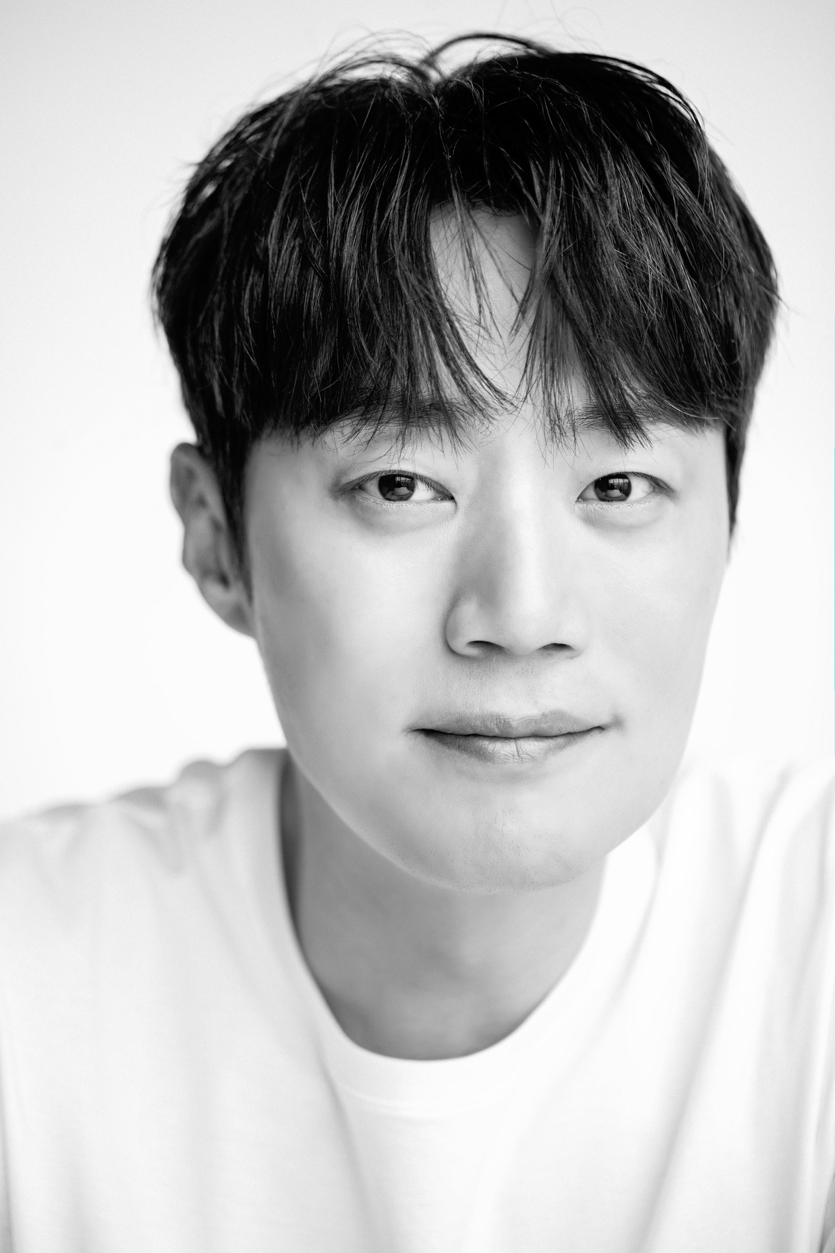 이희준, 쿤 작가와 협업 전시…배우·감독·작가까지 ‘올라운더’