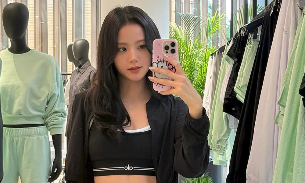 지수, 스포티한 룩...필라테스로 완성한 복근 탄탄한 허리라인 자랑