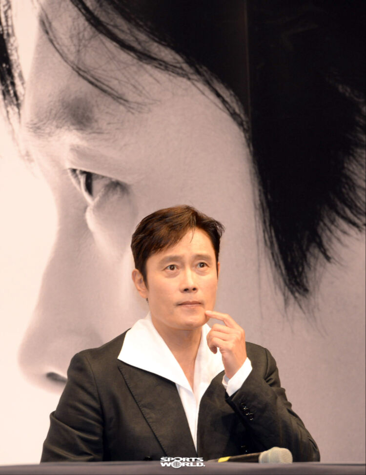 [SW포토] 배우 이병헌, 어디를 바라 보는지?