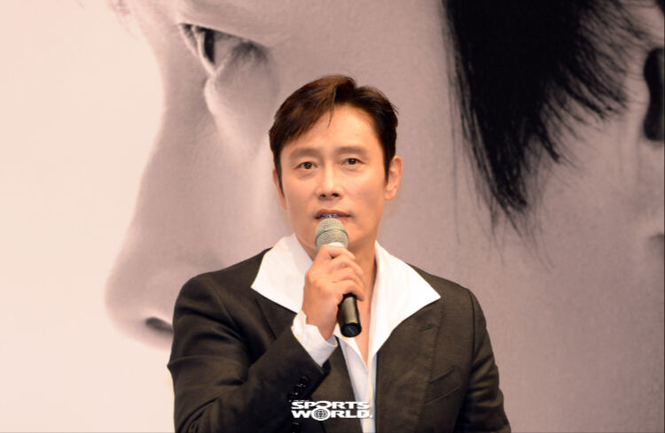 [SW포토] 이병헌, 팬여러분에게 인사합니다