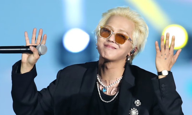 송민호, 교통사고 당해…후유증으로 병원