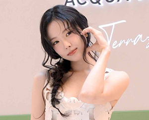 청초한 손나은의 볼하트