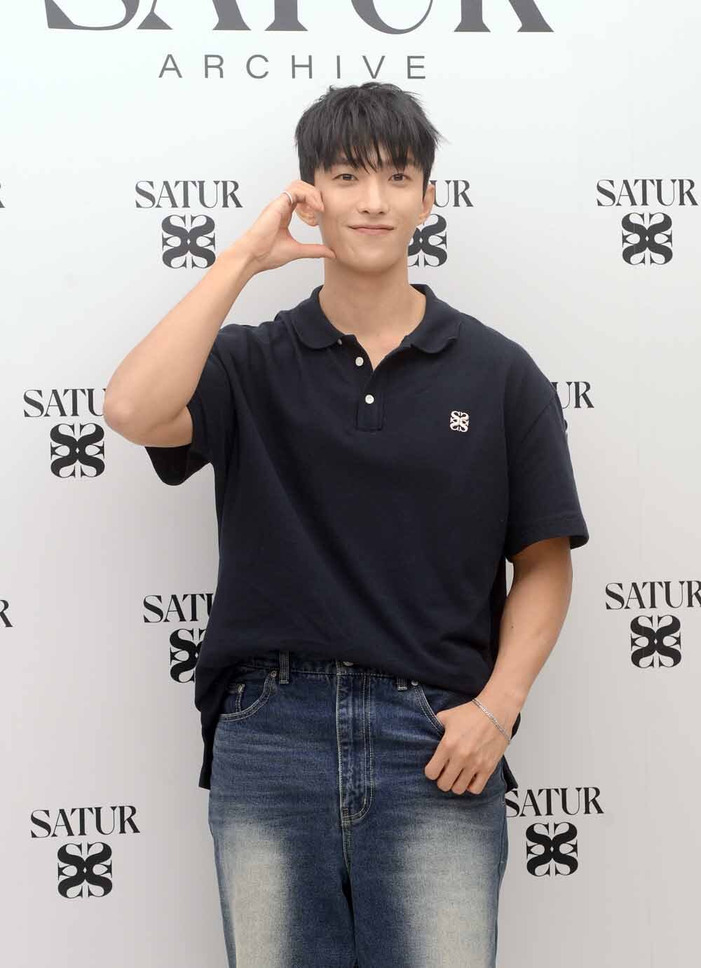 [SW포토]세븐틴 도겸의 시원한 볼하트