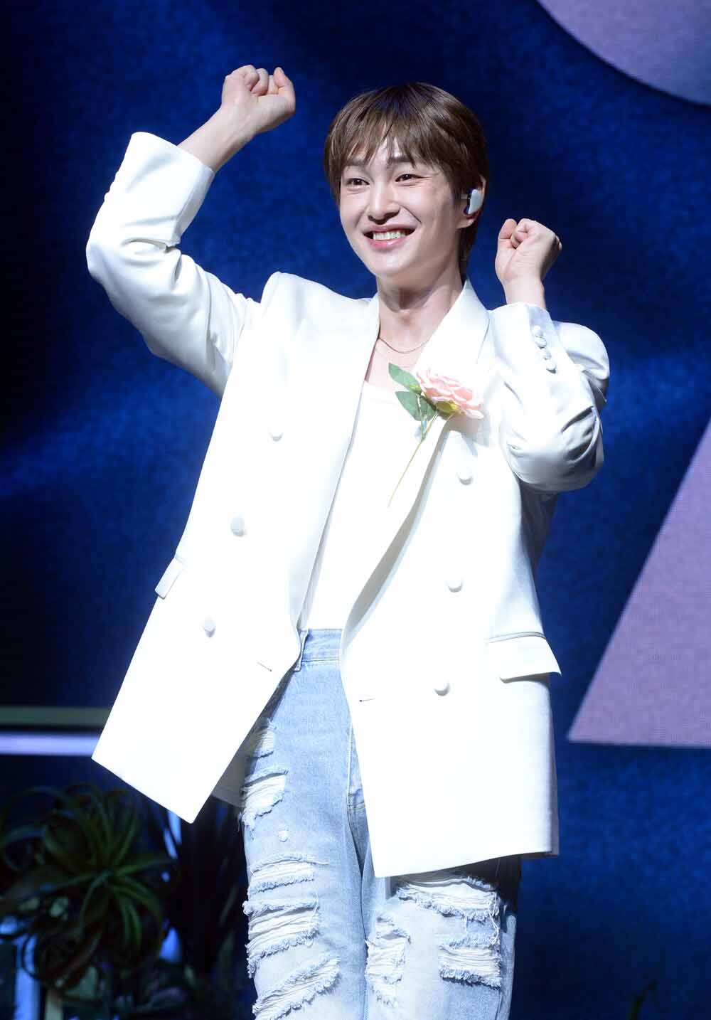 [SW포토]온유의 퍼센트 포즈