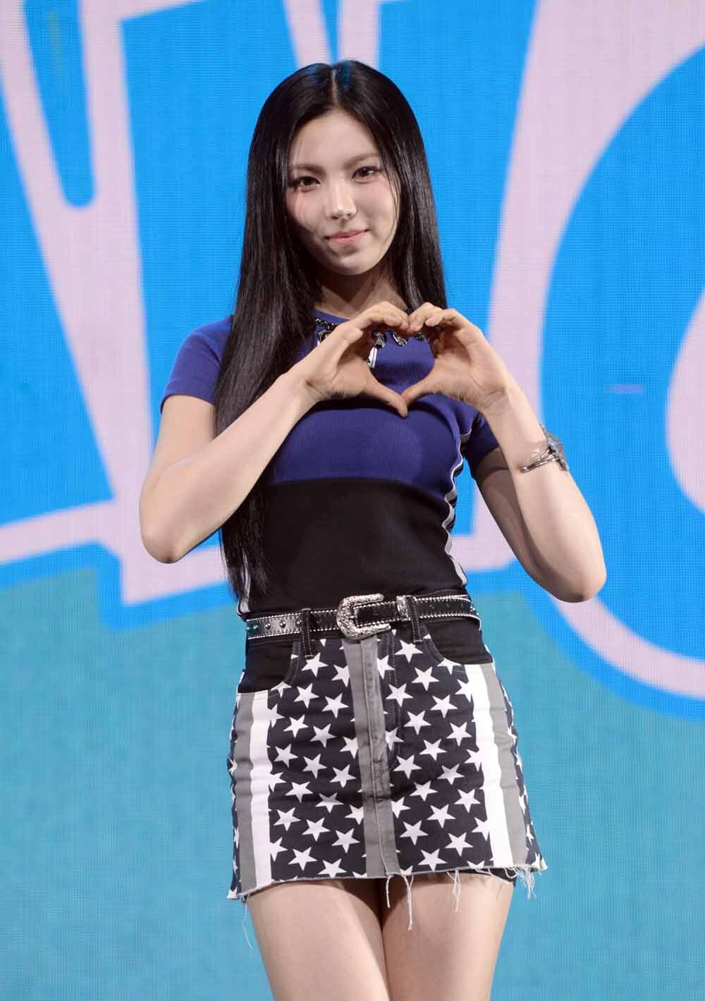 [SW포토]이프아이 미유의 하트