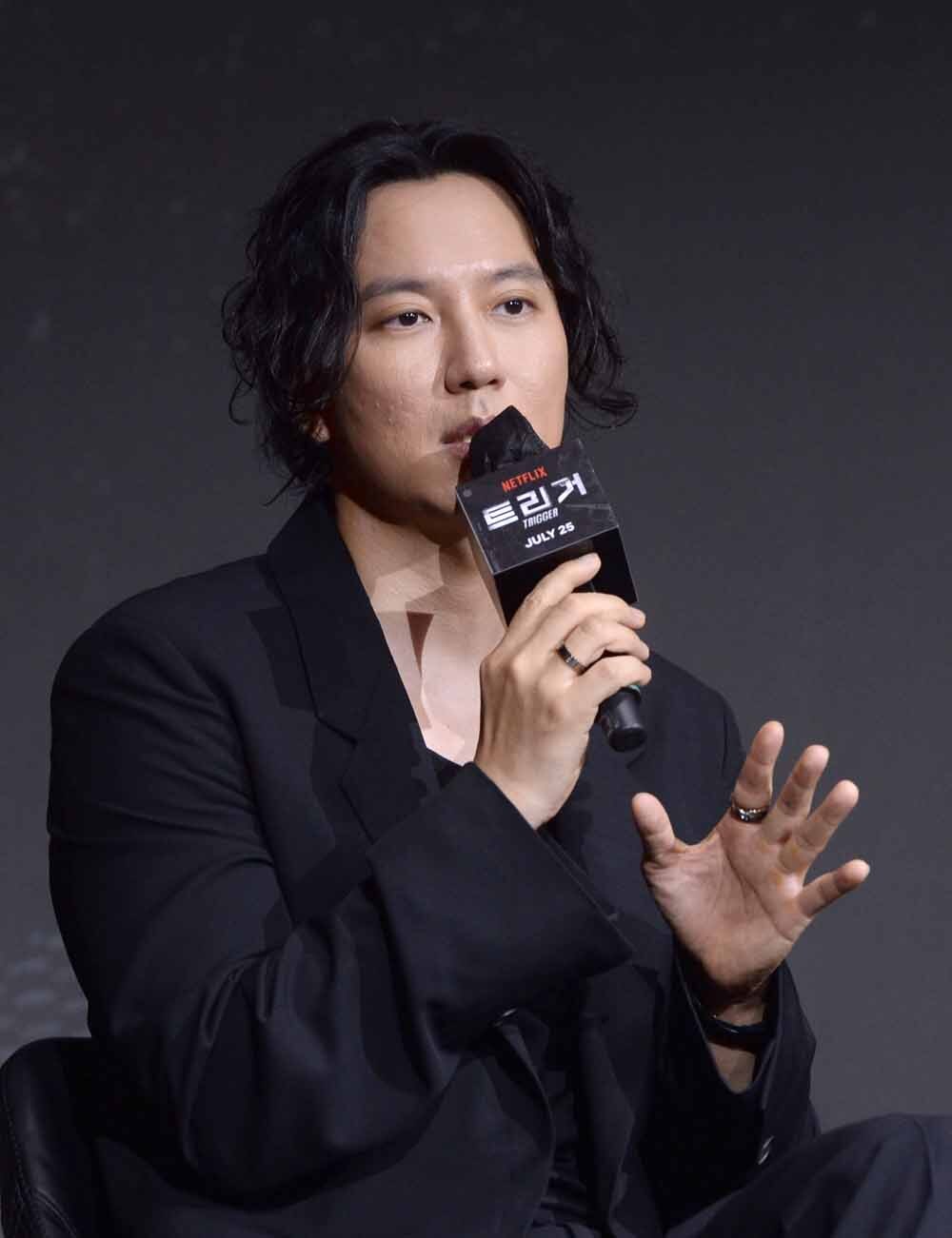 [SW포토]김남길,'총을 싫어하는 스나이퍼'