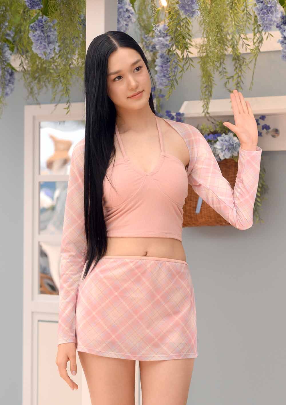 [SW포토]배우 이수현,'시크한 손인사'
