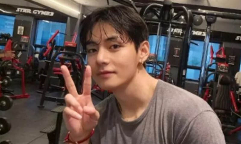 BTS 뷔, 울퉁불퉁 이두박근 남성미