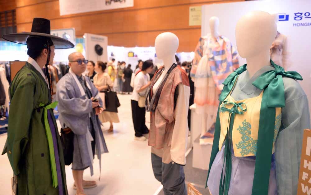 [SW포토]'2025한복상점 박람회' 10일까지 코엑스에서