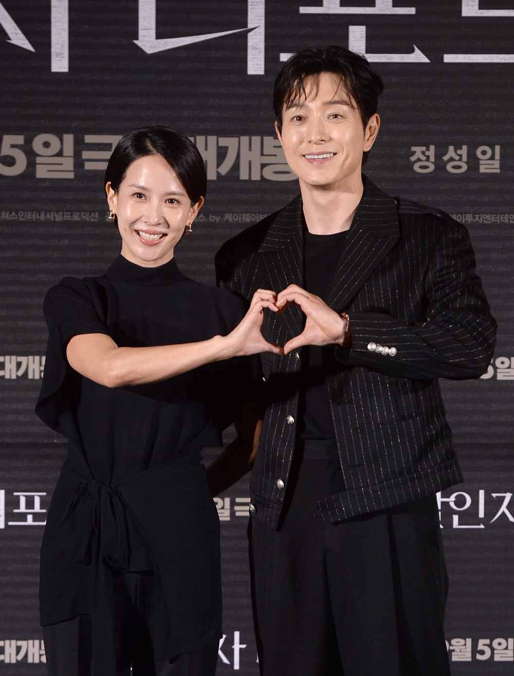 [SW포토]조여정-정성일, '살인자와 기자의 하트'