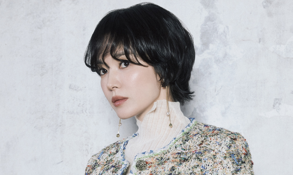 송혜교, 예술과 일상의 경계를 넘나드는 세련美 발산