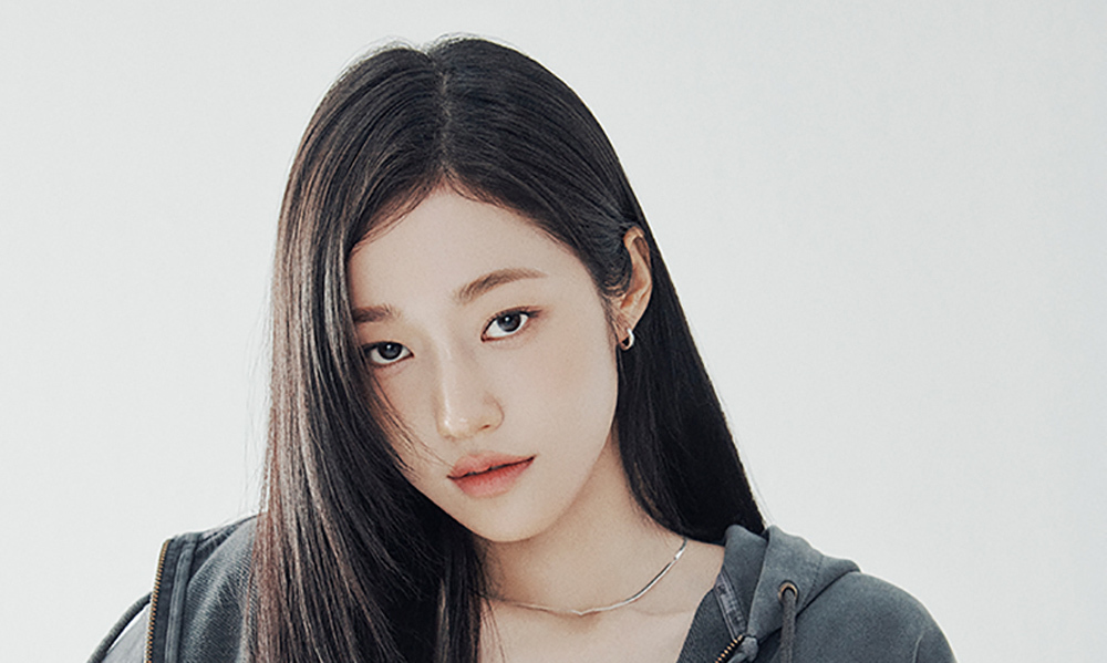 배우 노윤서, 차분한 가을 무드 담은 화보