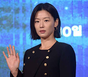 전지현, 우아한 단발 미모