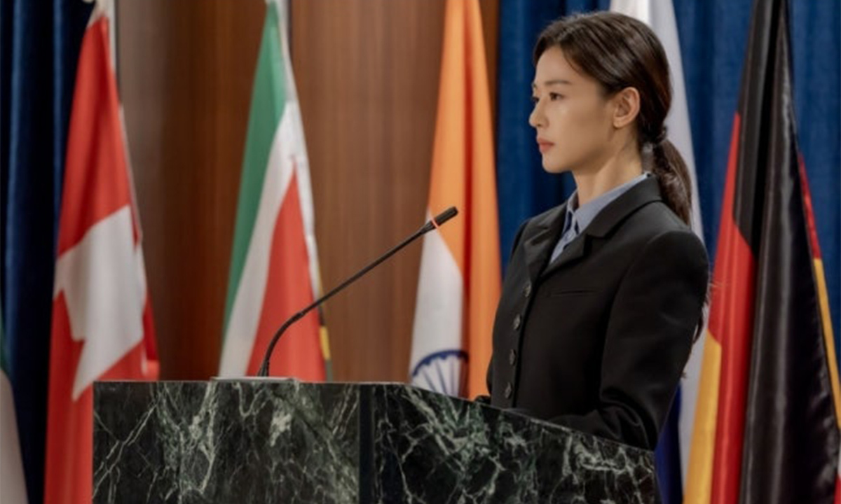 베일 벗은 ‘북극성’…전지현이 돌아왔다