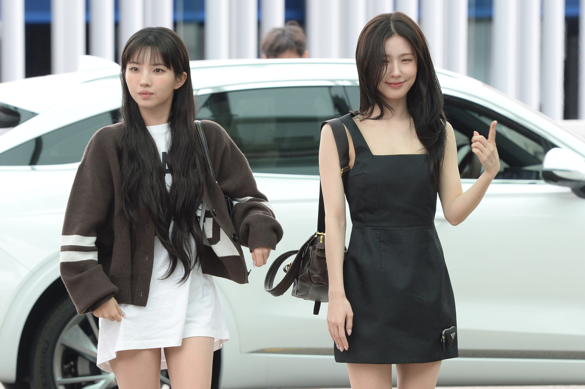 [SW포토] 팬들에게 인사하는 아이들 소연과 미연