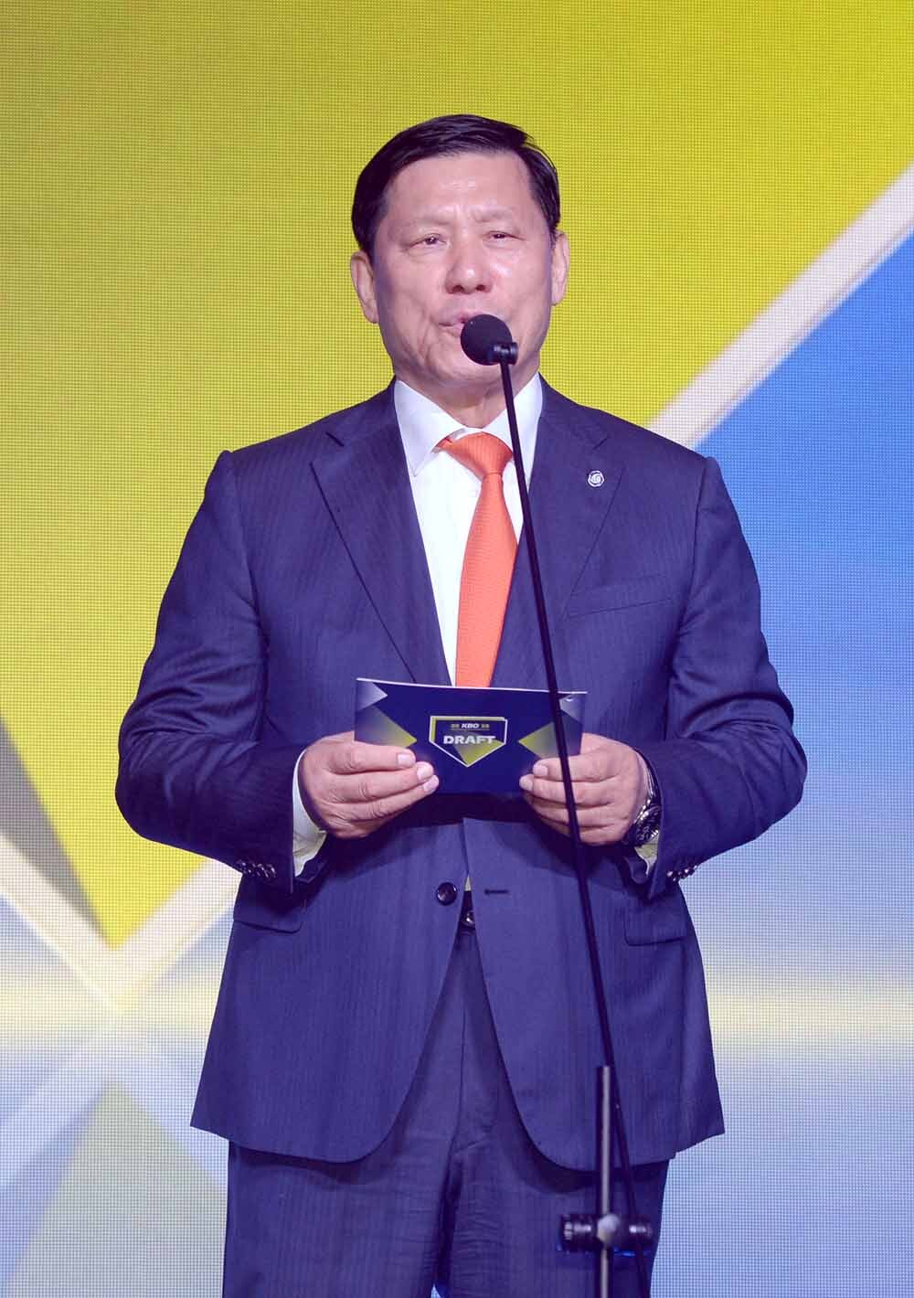 [SW포토]인사말하는 허구연 총재