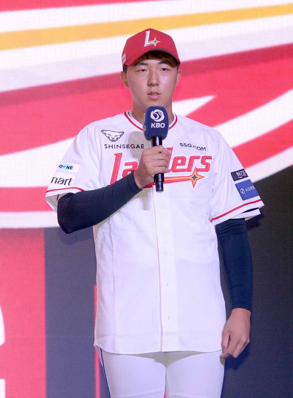 [SW포토]소감 발표하는 SSG 김민준