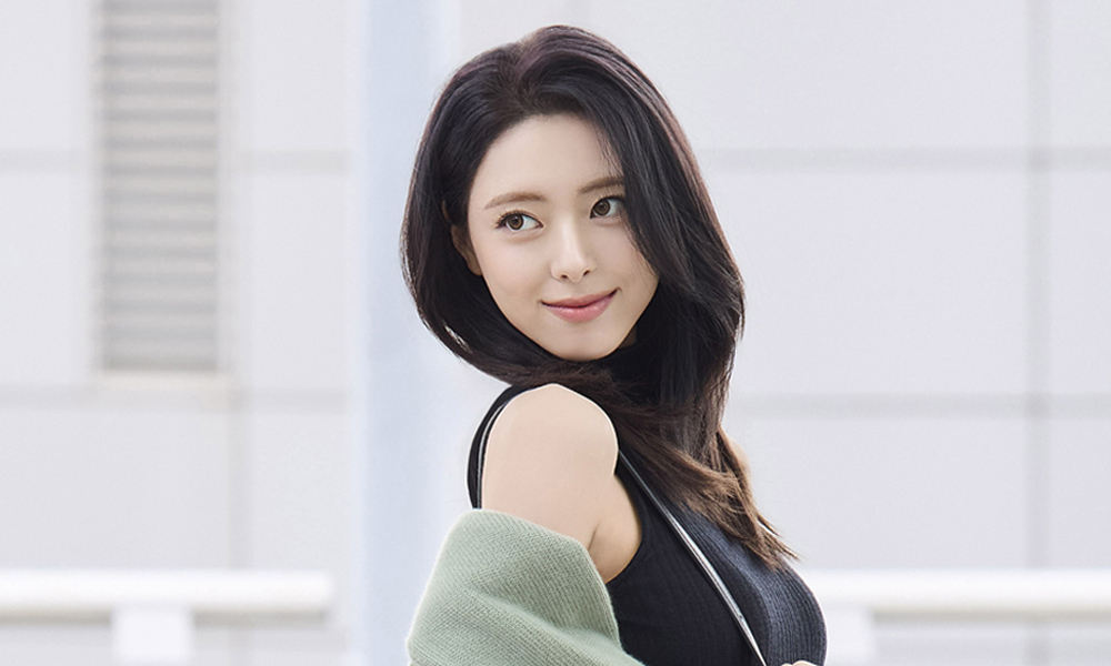 유나, 출국길도 런웨이로 만드는 독보적 비주얼