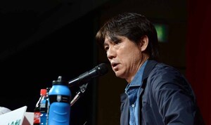 [SW포토]홍명보 감독,'김지수 선수 합류합나다'