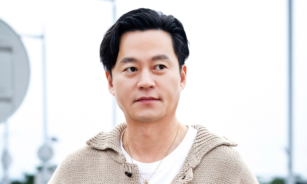 배우 이서진, 시계 & 주얼리와 함께 럭셔리한 공항패션